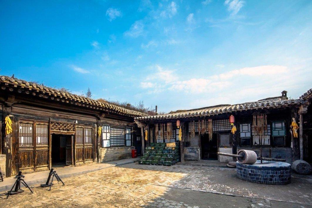 一样是降龙十八掌,乔峰使之天下无敌,而这位一出手就被杀