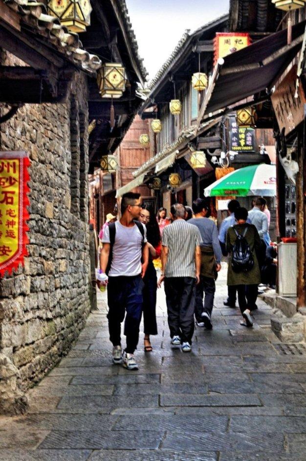 云南镇雄山体滑坡救援进入第三日