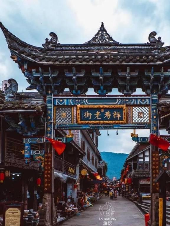 韩国人在中国开餐馆,中国小伙对韩国妹子动心,之后的行为获赞!